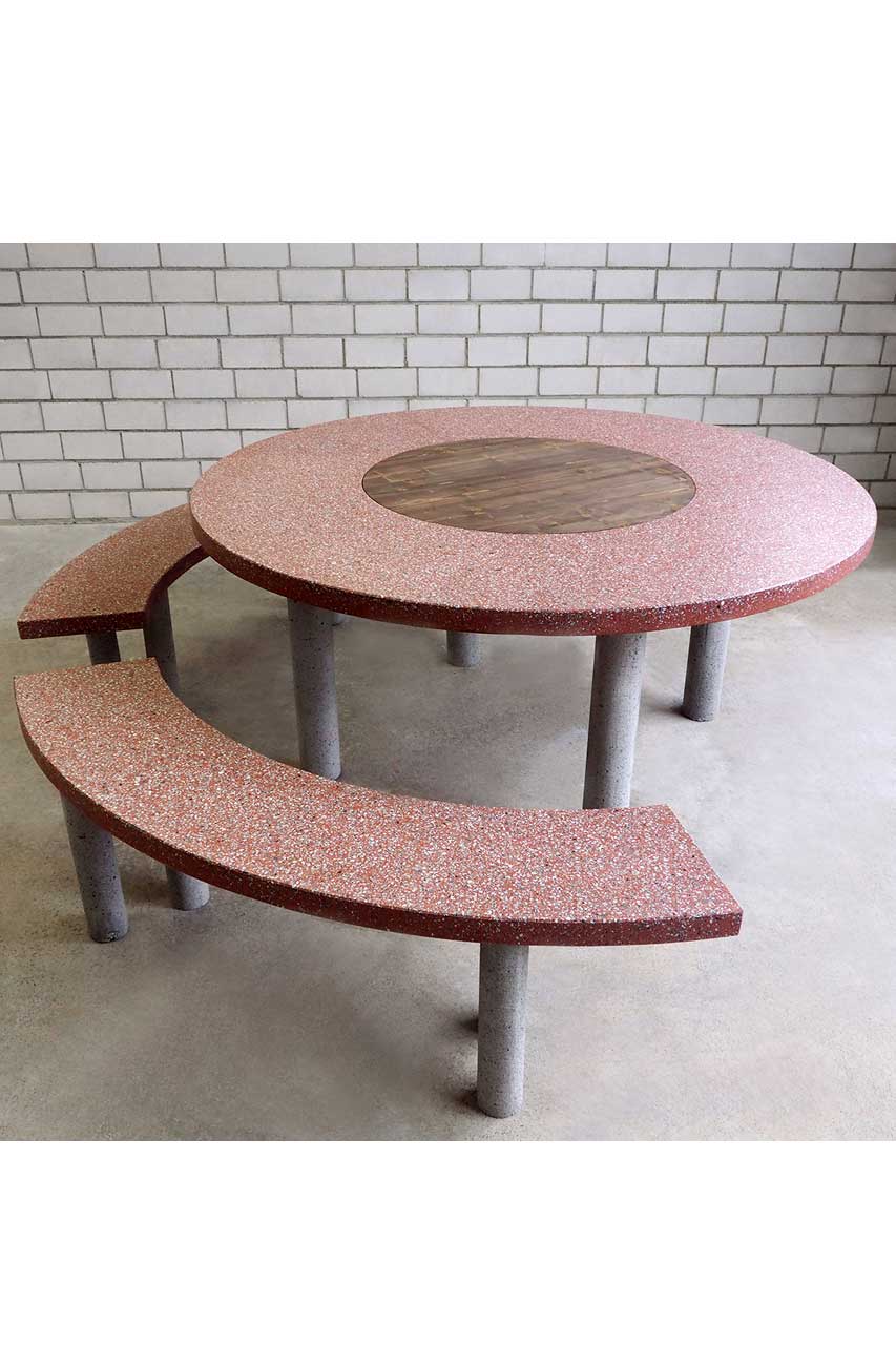 H. Ens, Gartentisch, 2022